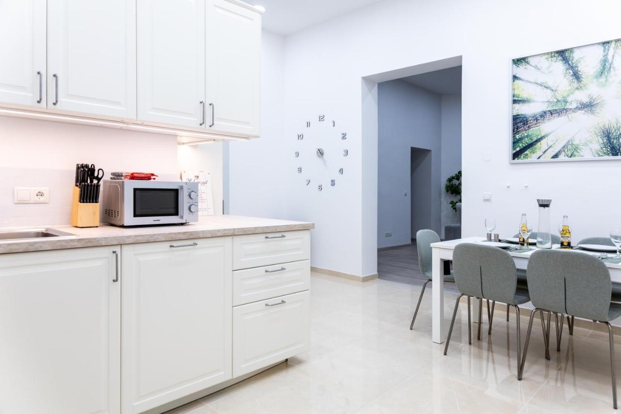 Family Deluxe A Stone Throw From The City Centre And Danube Vienna Exterior photo