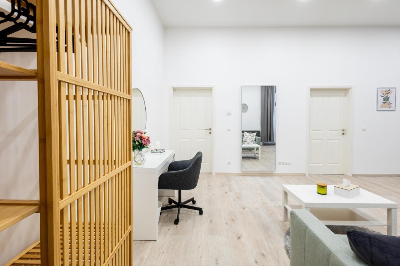 Family Deluxe A Stone Throw From The City Centre And Danube Vienna Exterior photo
