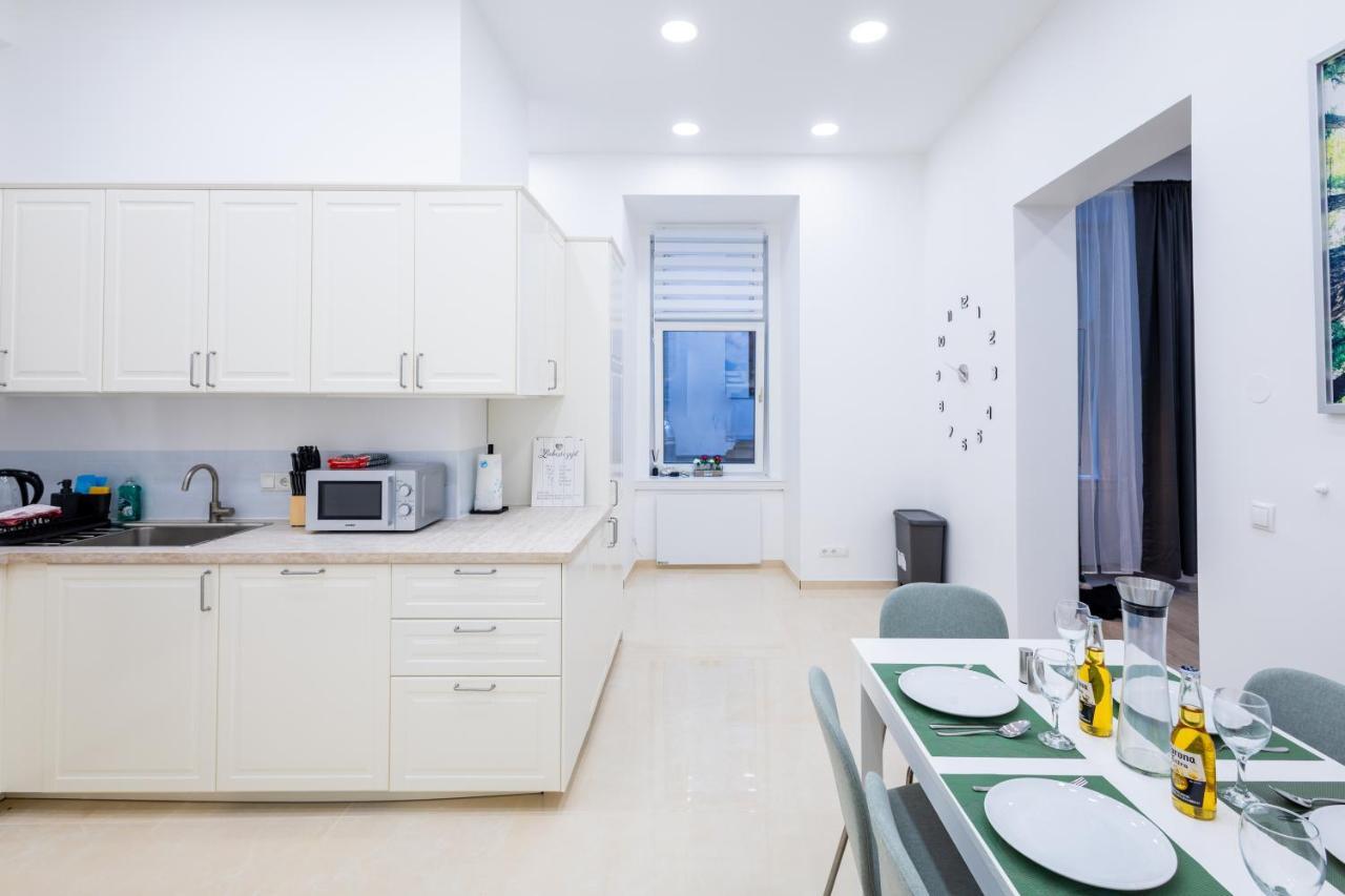 Family Deluxe A Stone Throw From The City Centre And Danube Vienna Exterior photo